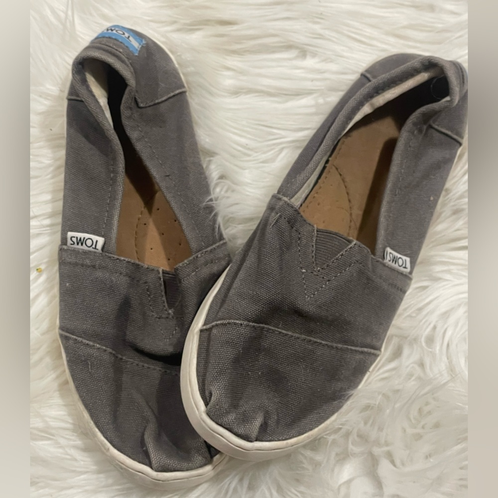 Toms, woman’s, flats, gray, SZ 4.5